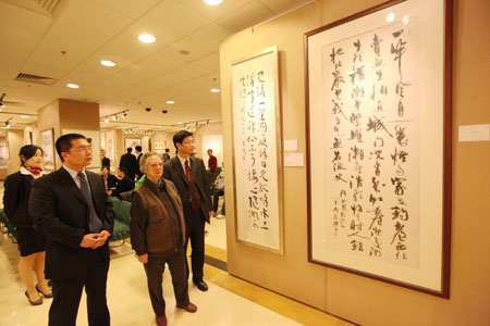 精品展上展示了100名国内名家的书画篆刻作品